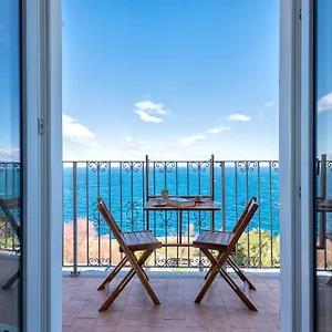 Cielo E Mare: Charming Seaside Retreat In Old Village Heart Italy